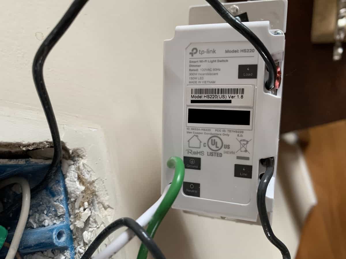 Interruptor TP Link conectado con cable neutro